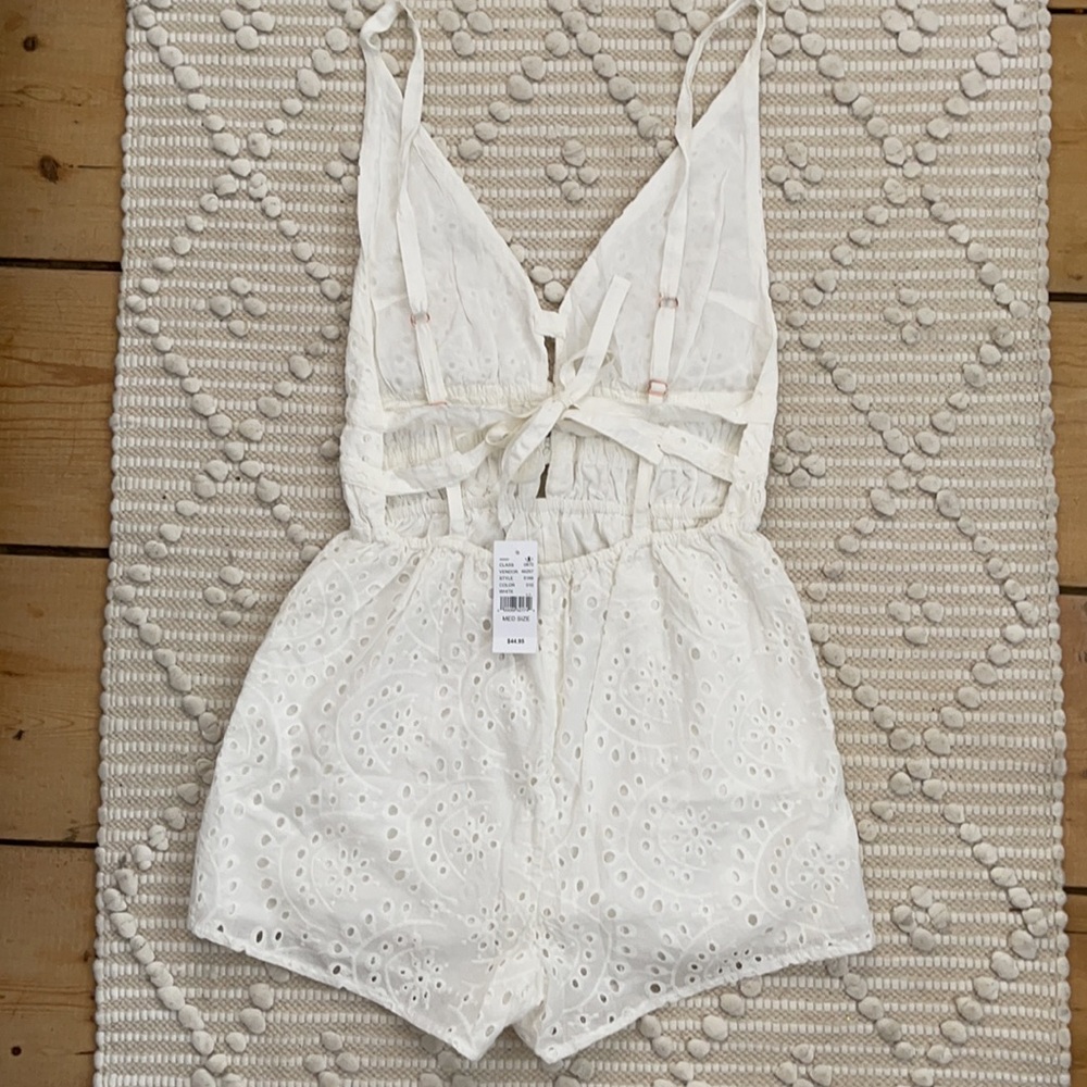 ❌SOLD❌ LA Hearts White Eyelet Romper - Picture 3 of 4